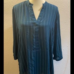 ⭐️ 5/$25 Worthington Top size L